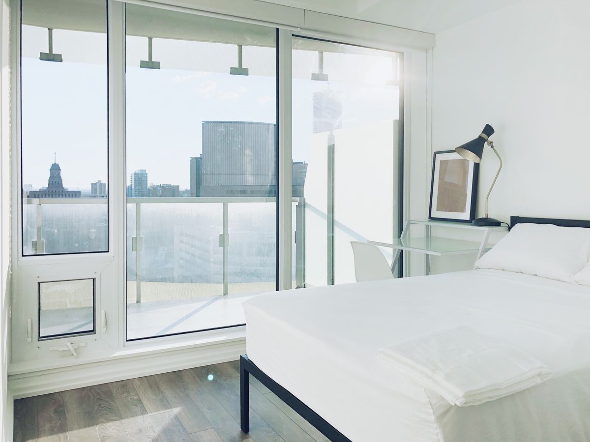 Master Room & Ensuite Bath at The Yonge (Male Only)