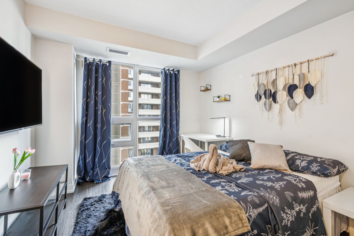 Master Room & Ensuite Bath at 561 Sherbourne