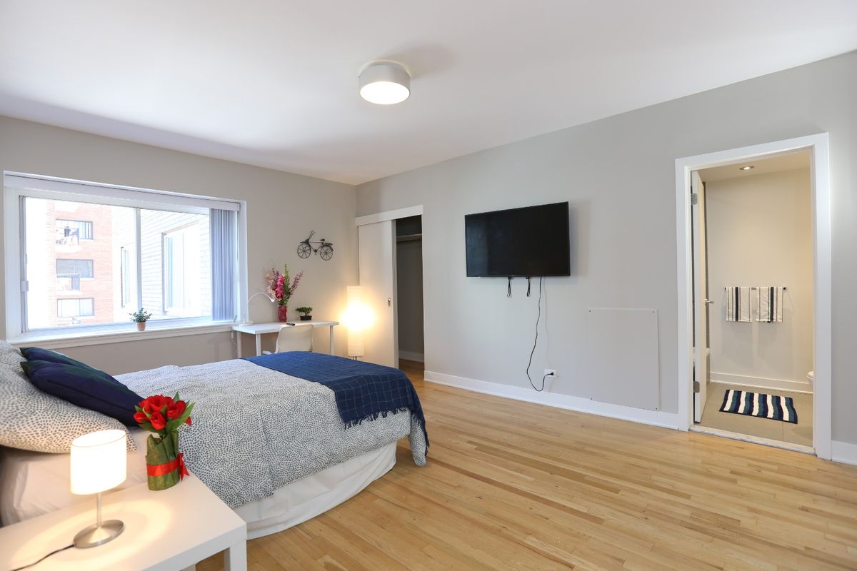 Master + Ensuite Bath - 2