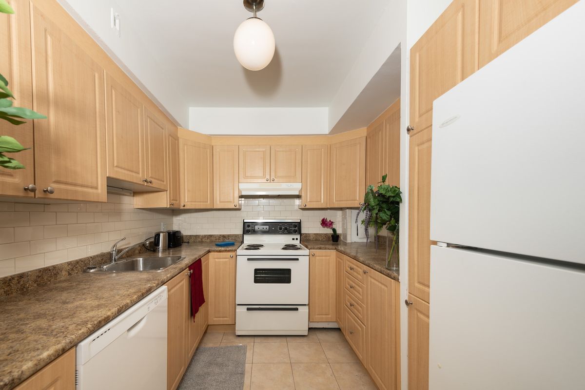 Master + Ensuite Bath - 4