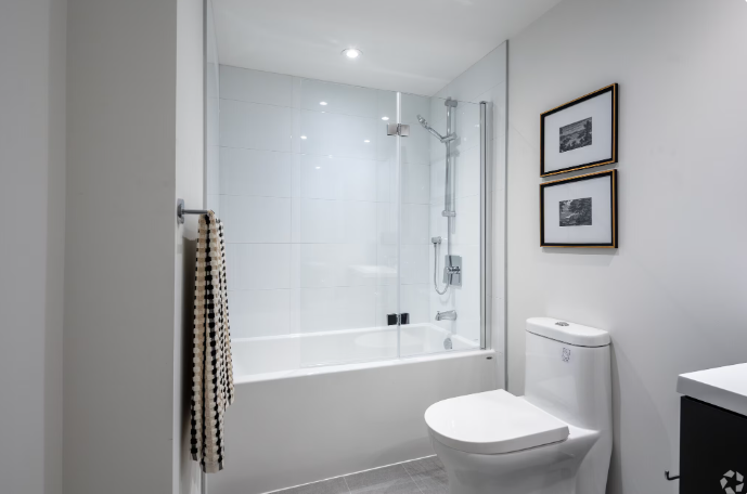 Master + Ensuite Bath - 6