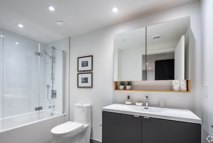 Master + Ensuite Bath - 7